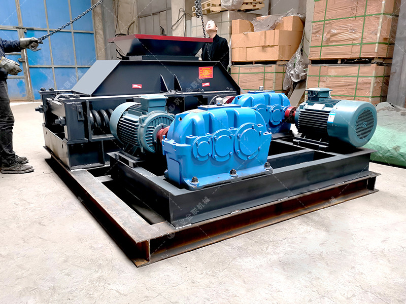 800x600中型直連式對(duì)輥制砂機(jī)發(fā)貨圖片