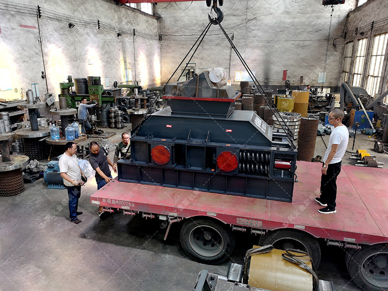 2PGY1208半自動(dòng)液壓對輥破碎機(jī)發(fā)貨 發(fā)往吉林