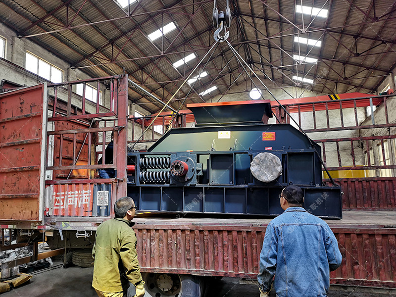 大型對輥制砂機(jī) 1208型制砂機(jī)發(fā)往內(nèi)蒙古