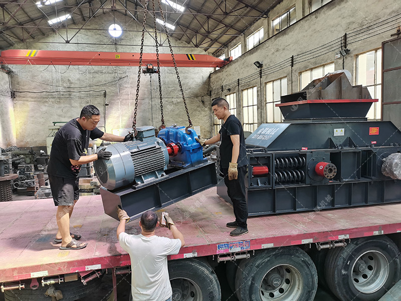 2PG1200x800型半自動液壓對輥破碎機發(fā)貨圖片