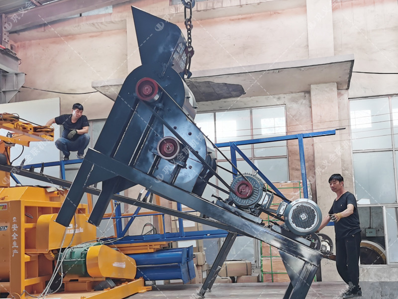 scf600*400小型雙級(jí)粉碎機(jī)發(fā)往山東煙臺(tái)破碎粉煤灰