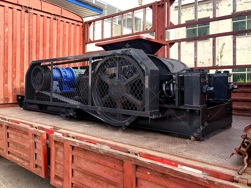 小型對(duì)輥破碎機(jī)發(fā)往廣西破碎沙子