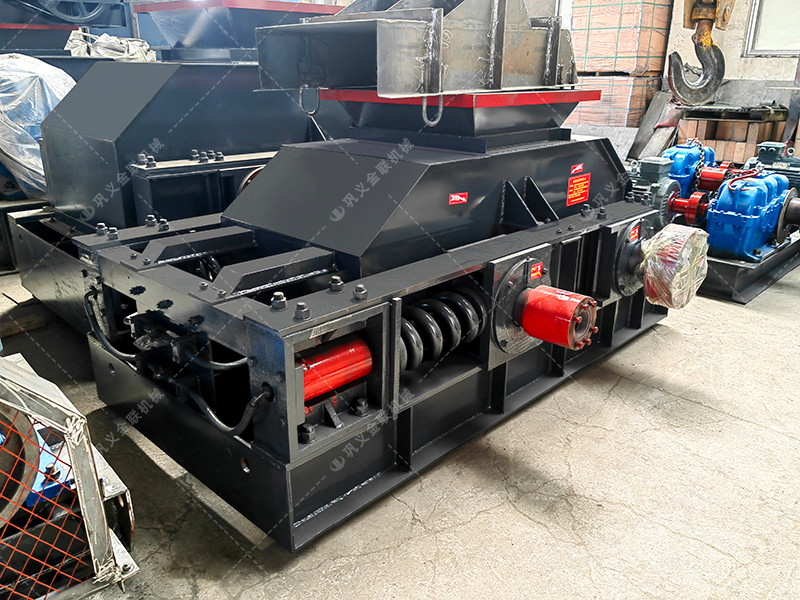 2PC800*600對輥破碎機(jī)發(fā)往廣東_破碎鈣石