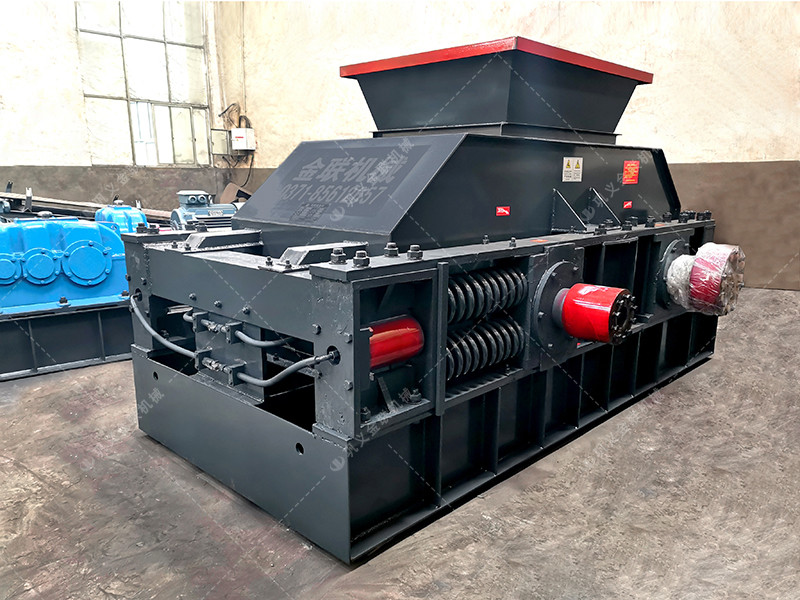 2PG1200*800連軸式對輥破碎機發(fā)貨現(xiàn)場圖_發(fā)往四川_鵝卵石制砂