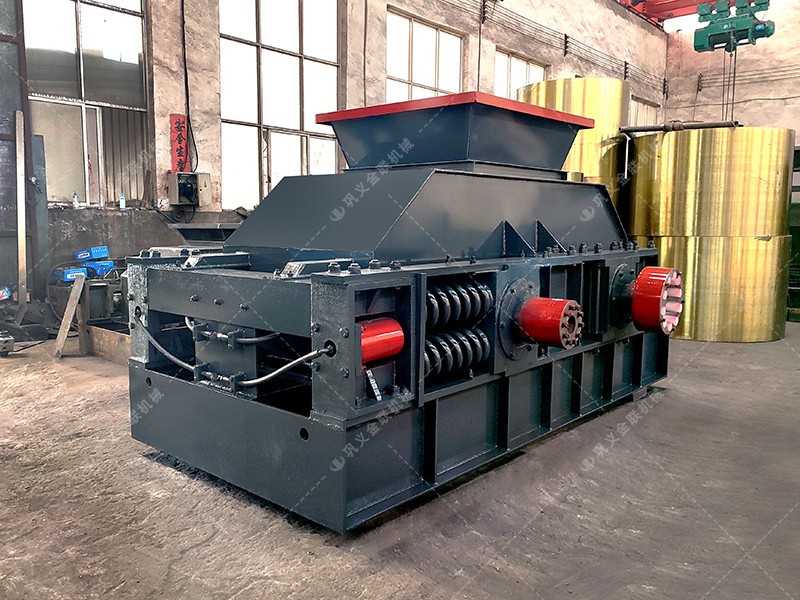 大型對(duì)輥破碎機(jī)發(fā)往湖北河卵石制砂