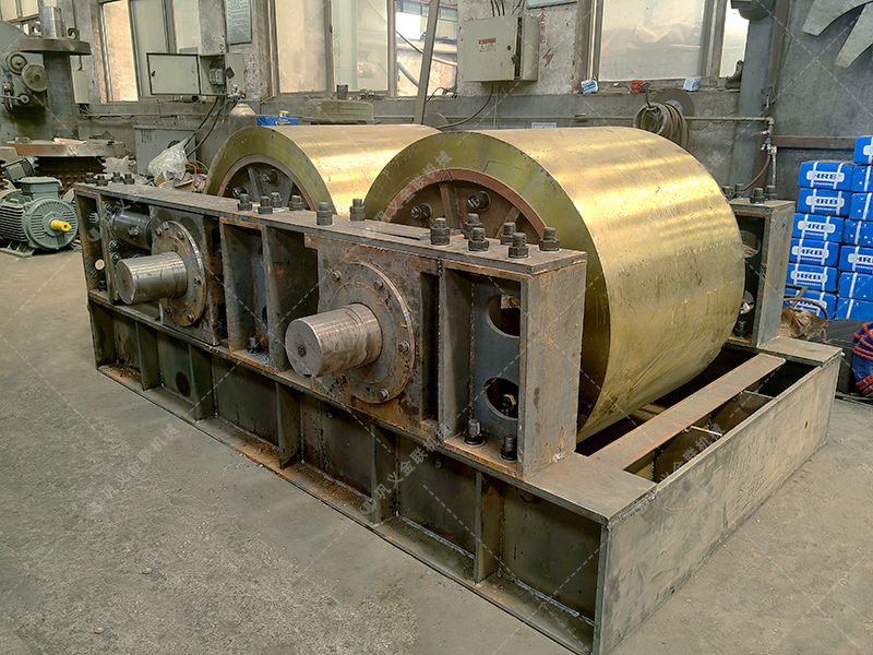 硅礦石對輥制砂機：180噸/時高效能，如何選擇實力廠家是關(guān)鍵