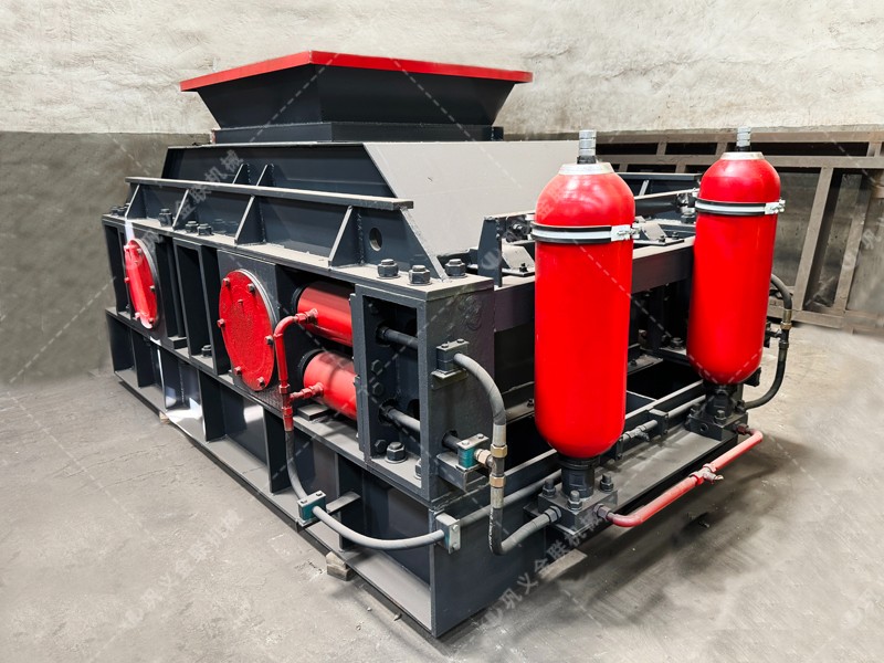 如何正確操作石英石對(duì)輥制砂機(jī)以提高生產(chǎn)效率？